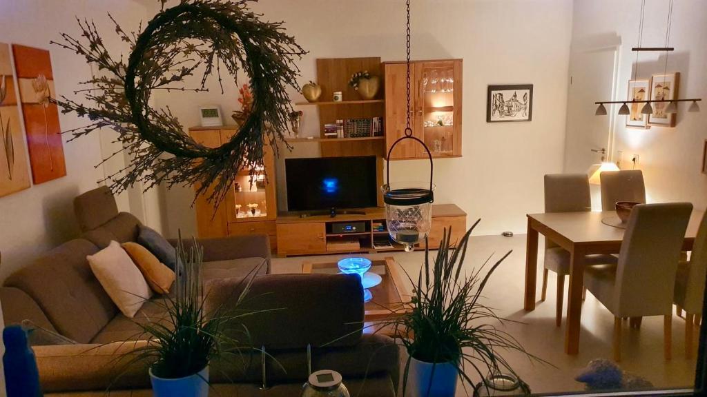 a living room with a couch and a table at Haus Waldblick - Ferienwohnung Sonnenplätzchen, Bad Bergzabern in Bad Bergzabern