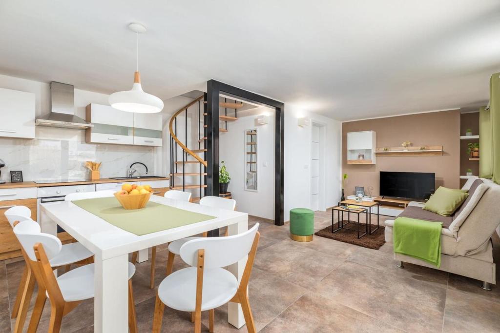 Holiday Home Dory with Private Pool and Garden