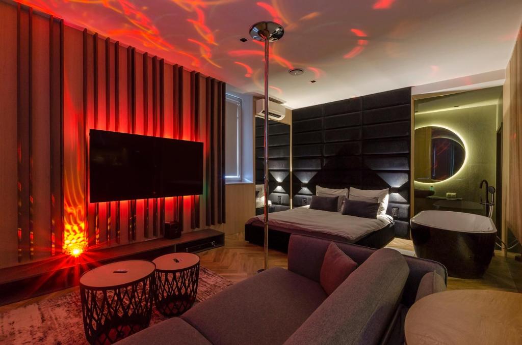LupoApartments z Klimatyzacją do wyboru z Jacuzzi Pole Dance Parking Dostęp na Kod - Studio With Jacuzzi