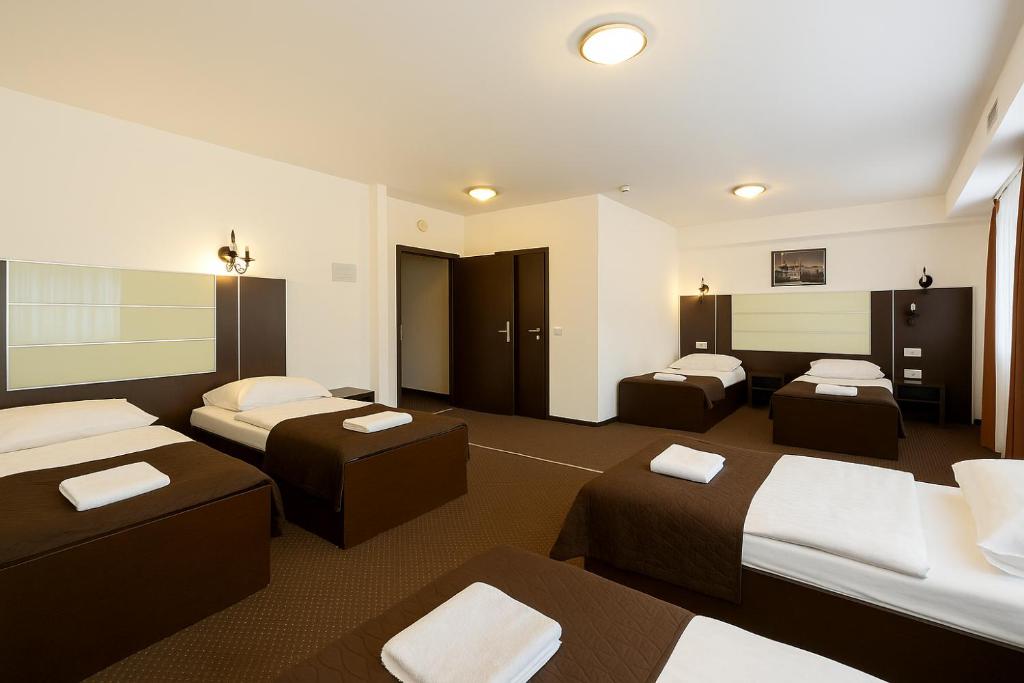 Hotel Junior 2 - Resim 23