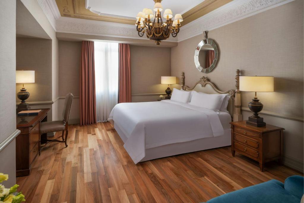 
Premium Larger King Room
