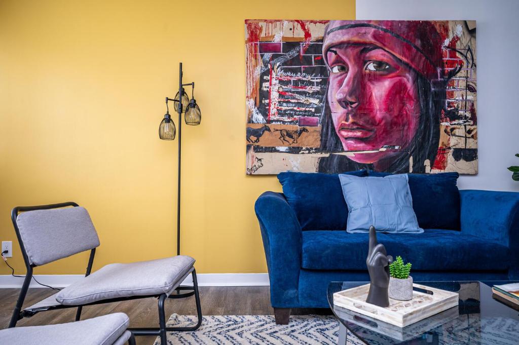 Гостиная зона в ATL Downtown 2BR King Bed Free Parking LM1902