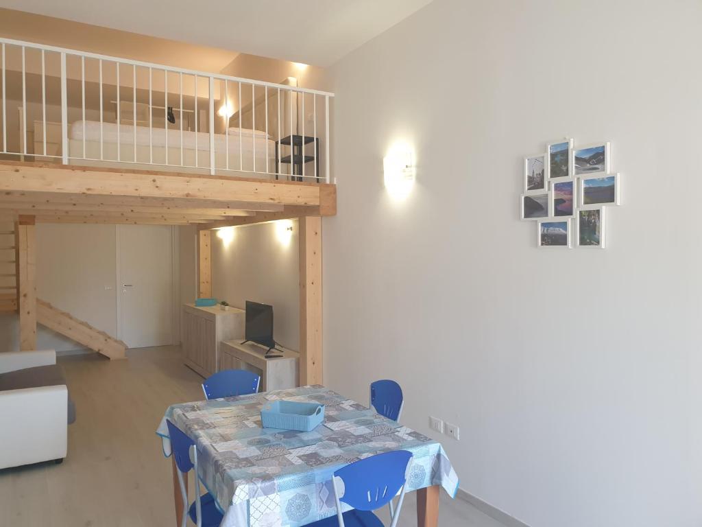 TV a/nebo společenská místnost v ubytování Casa Conero