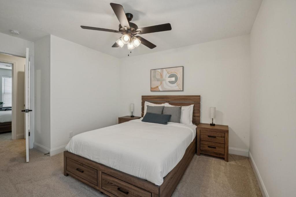 a bedroom with a bed and a ceiling fan at Arte Luxury Townhomes D7 Comfy 2 Bed 25 Bath in Oak Grove