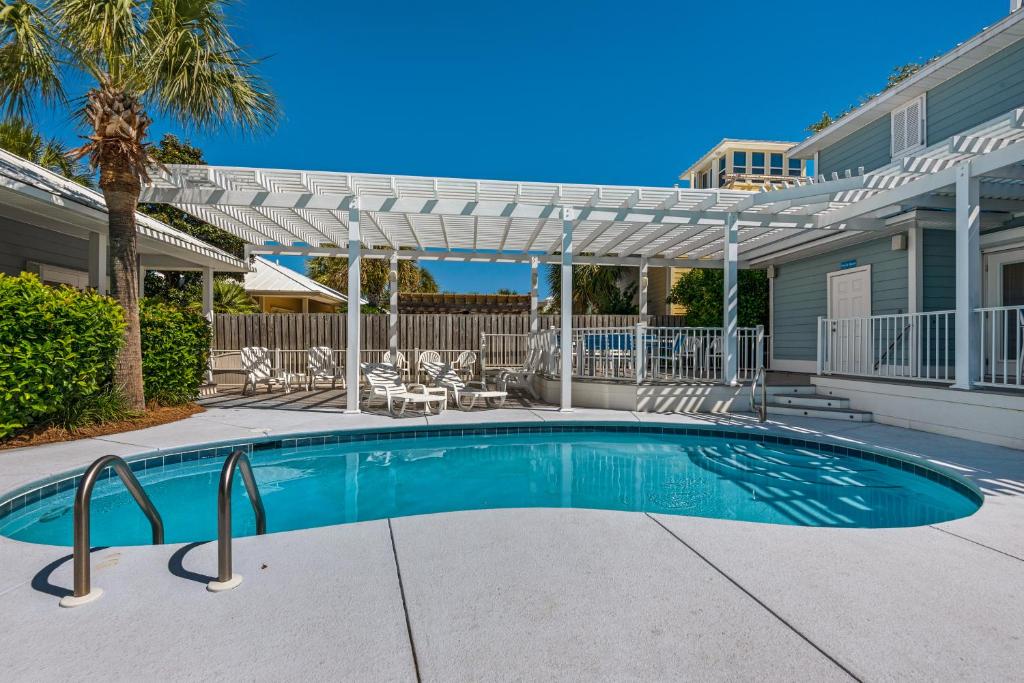 Πισίνα στο ή κοντά στο Pet Friendly! 5 BR/5.5 Bath Luxury~Private Pool~Cabana~Steps to Beach