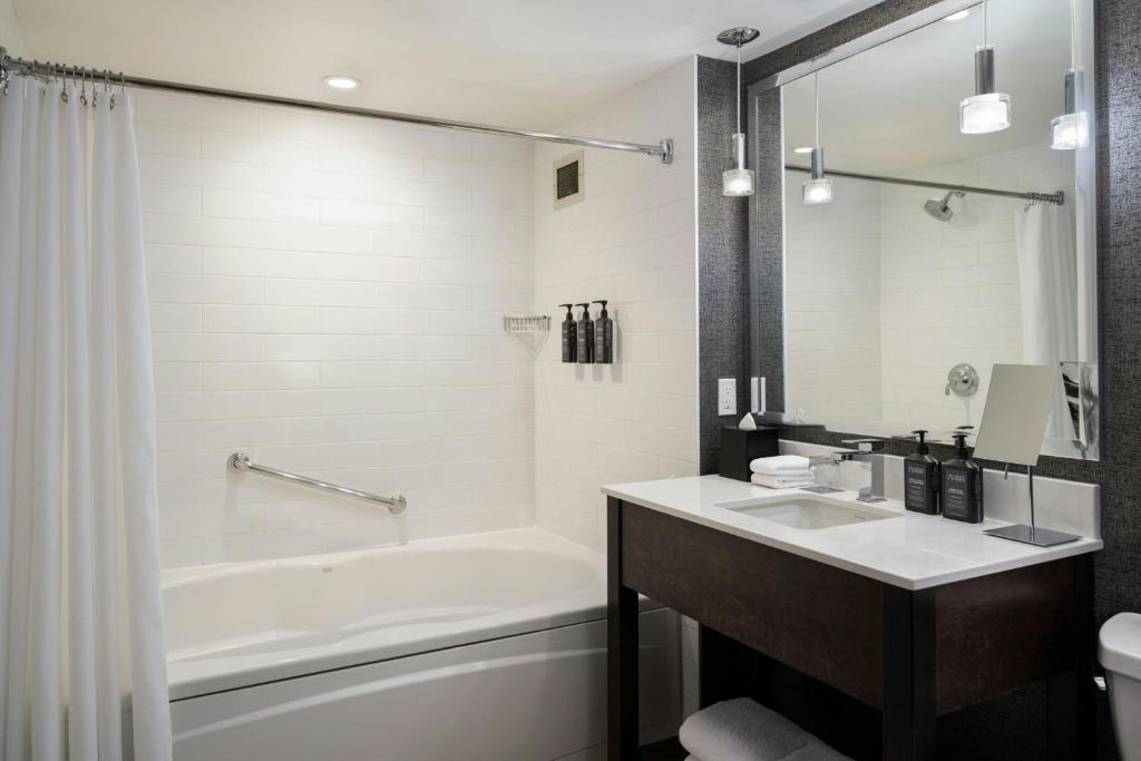 Sheraton Cavalier Calgary Hotel - Resim 30