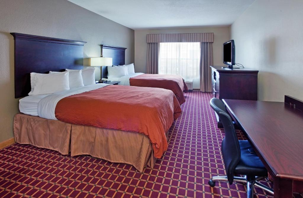 Country Inn & Suites by Radisson, Columbia, SC - Queen Room Met Twee Queensize Bedden