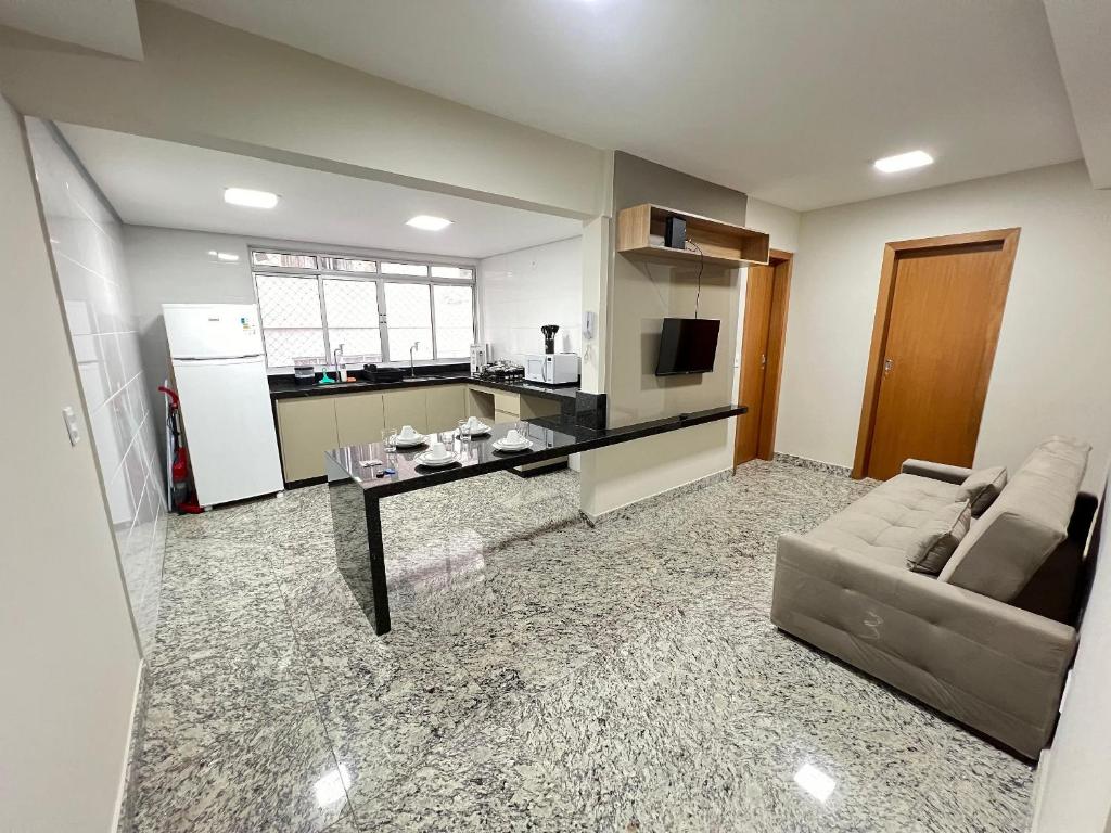 Η κουζίνα ή μικρή κουζίνα στο LK Santa Efigênia 3