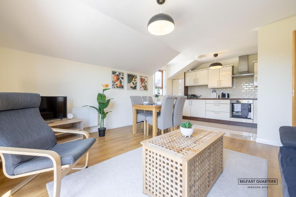 Η κουζίνα ή μικρή κουζίνα στο Belfast Quarters Stormont Escape