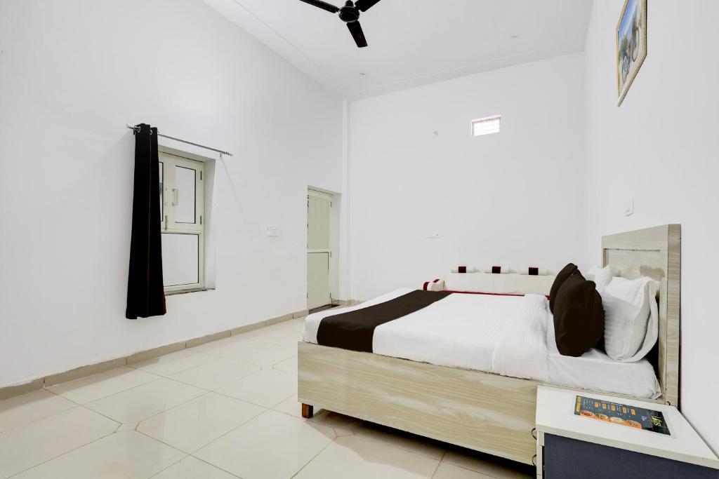 Imagen de la galería de The Lotus Hotel, en Rewāri