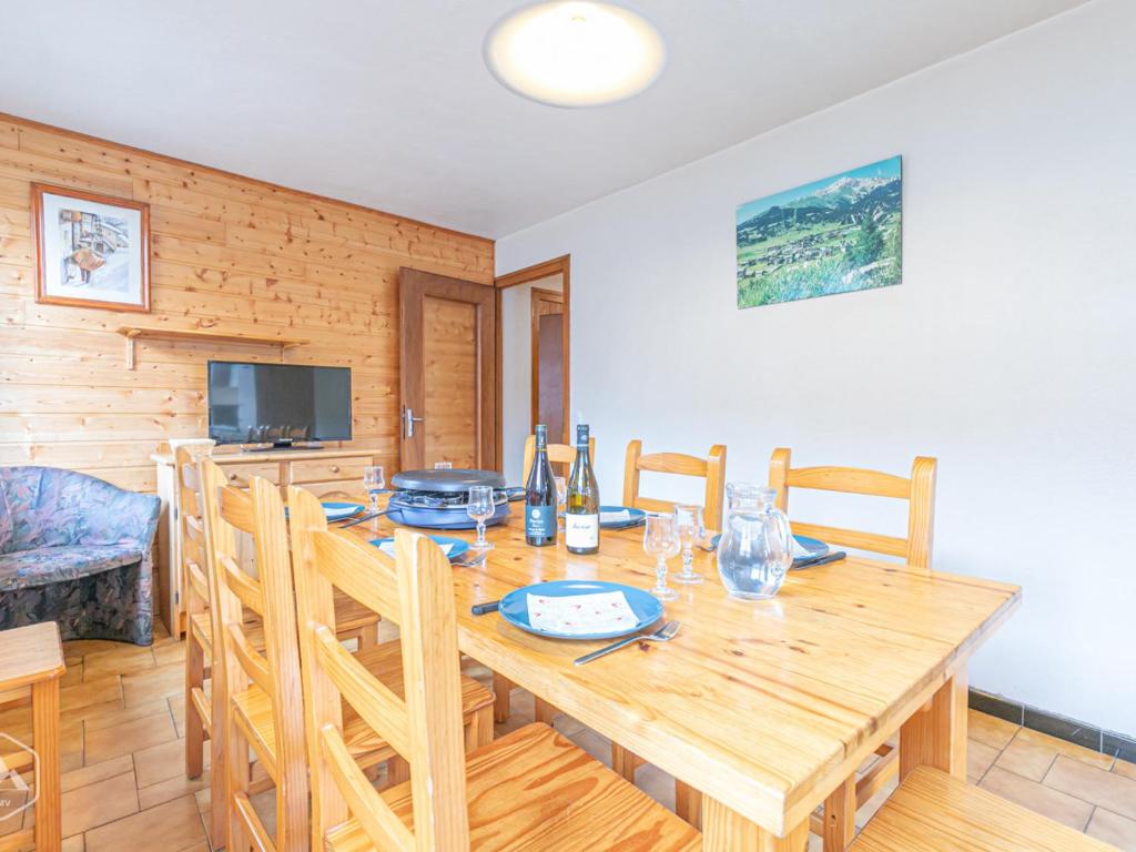 Μια τηλεόραση ή/και κέντρο ψυχαγωγίας στο Appartement spacieux, centre village, animaux acceptés - FR-1-840-3