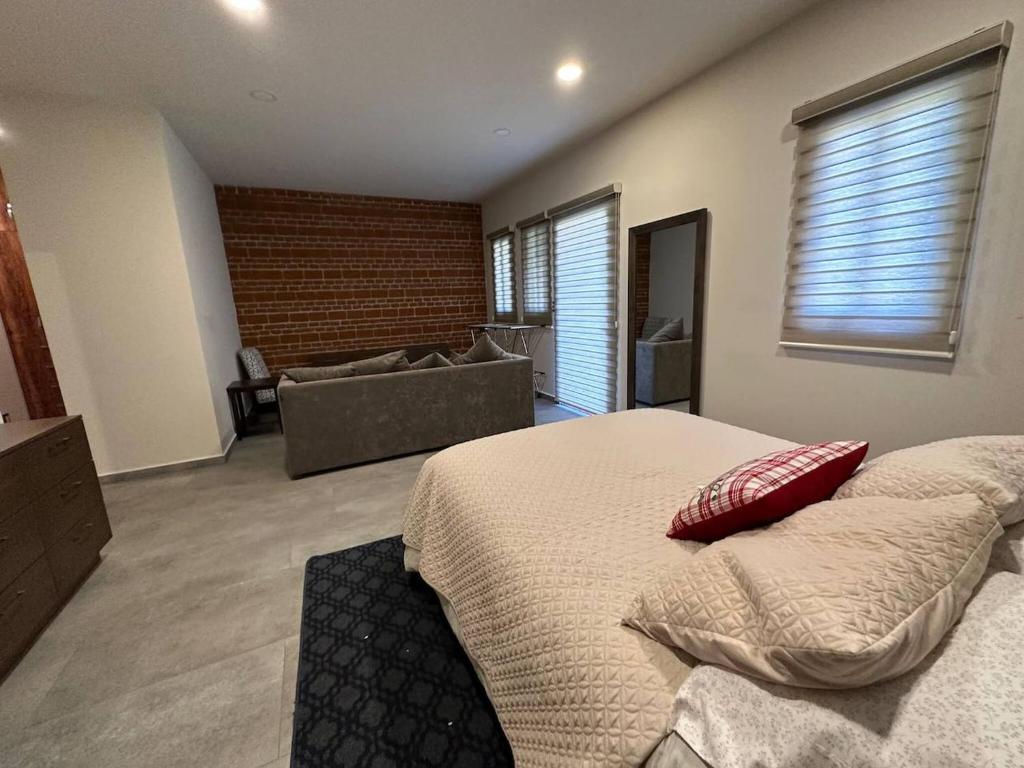 a bedroom with a bed and a couch in it at Maximus en ValQuirico in Santeagueda