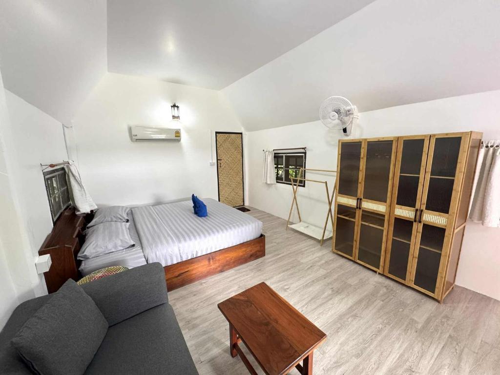 Butterfly Resort Hostel, Pai - 9