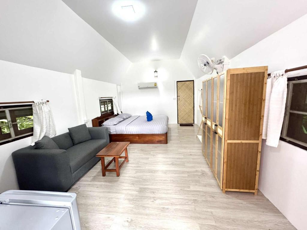 Butterfly Resort Hostel, Pai - 7