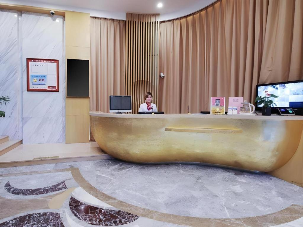 Μια τηλεόραση ή/και κέντρο ψυχαγωγίας στο GreenTree Alliance Hotel Shenzhen Futian District Xiangmi Lake Xiangmei Mountain Metro Station