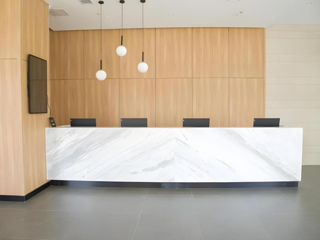 a large white table in a room with chairs at Green Tree Inn Express Inner Mongolia Tongliao Zalute Qi Lubei Town People's Hospital in Jarud