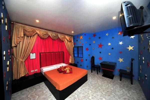TV a/nebo společenská místnost v ubytování Hollywood Drive-In Hotel