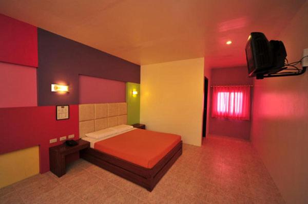 Postel nebo postele na pokoji v ubytování Hollywood Drive-In Hotel