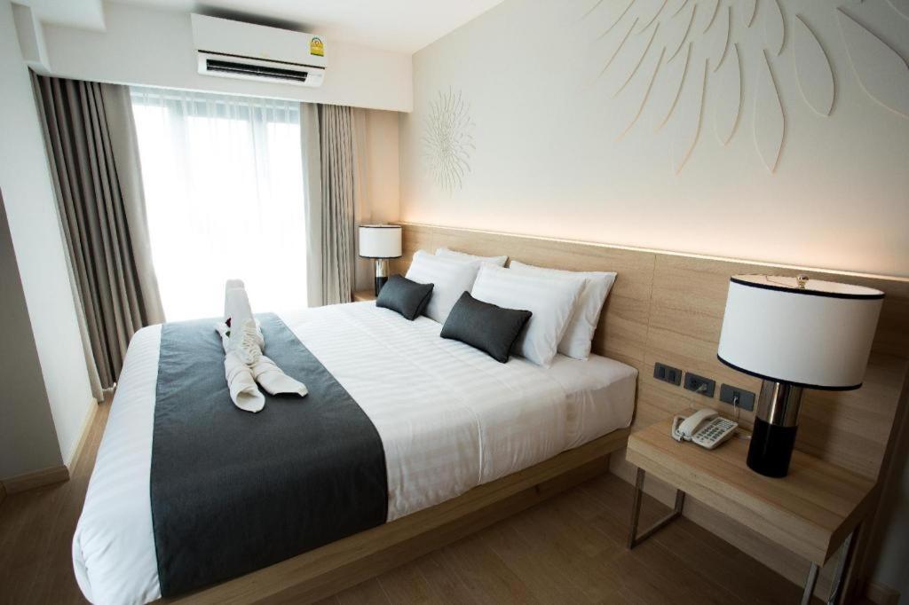 Кровать или кровати в номере Iconic Hotel