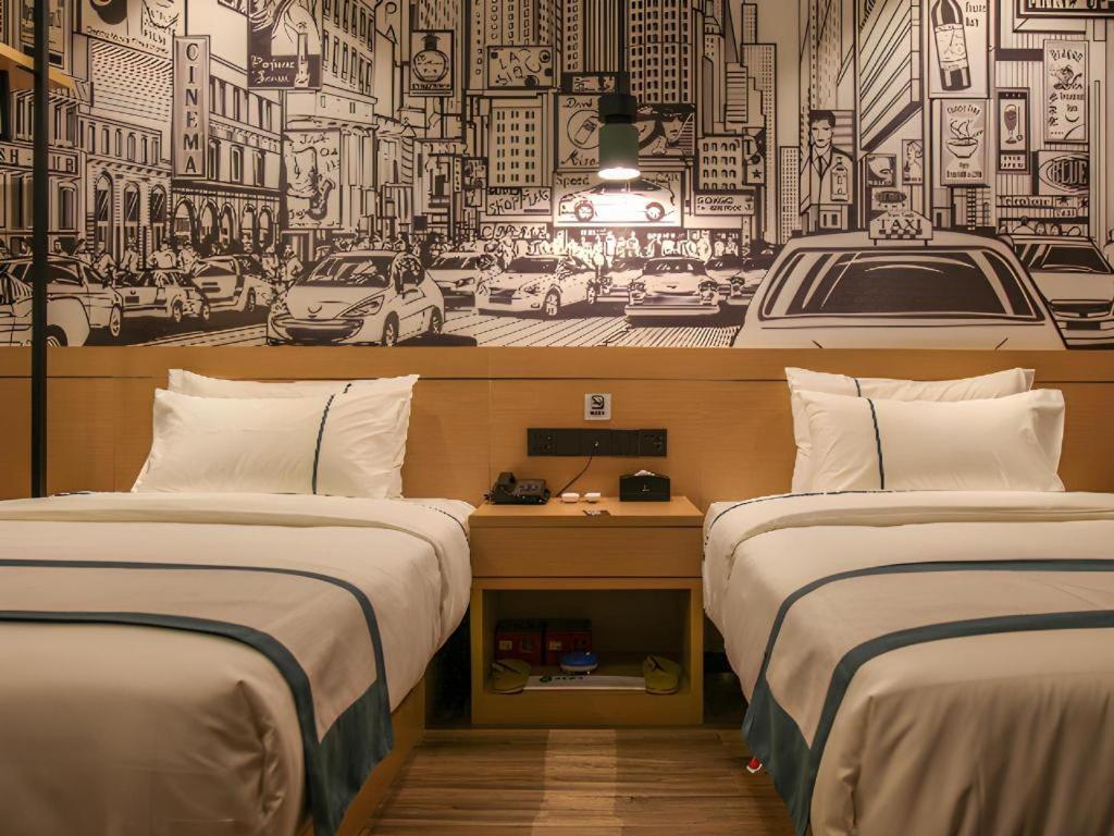 Ένα ή περισσότερα κρεβάτια σε δωμάτιο στο City Comfort Inn Wuhan Jianghan Road Xunlimen Metro Station