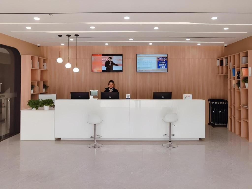 El vestíbulo o zona de recepción de GreenTree Inn Express Hangzhou Xixi Wetland