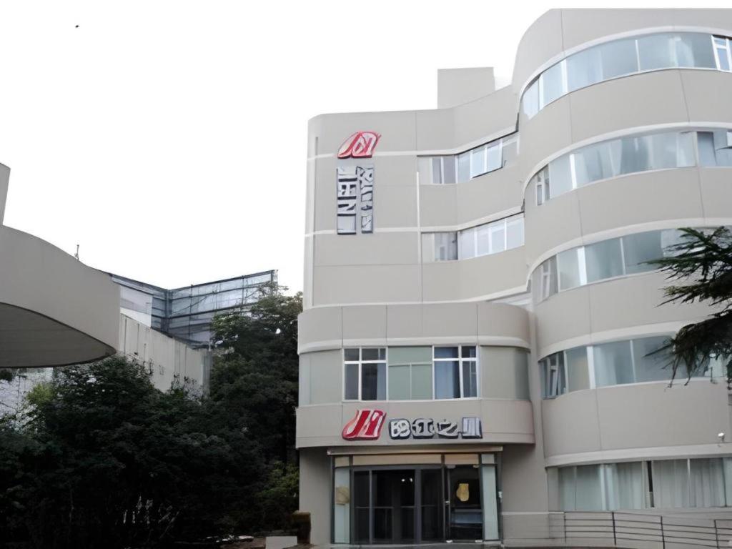 Το κτήριο όπου στεγάζεται  το ξενοδοχείο