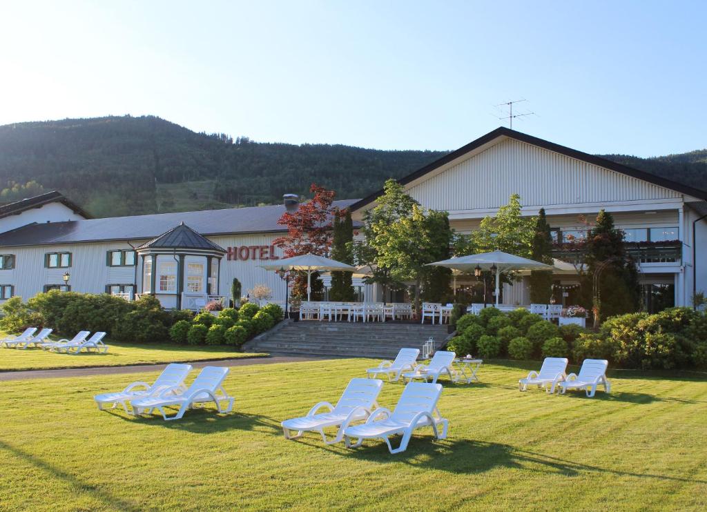 Nespecifikovaný výhled na hory nebo výhled na hory při pohledu z hotelu