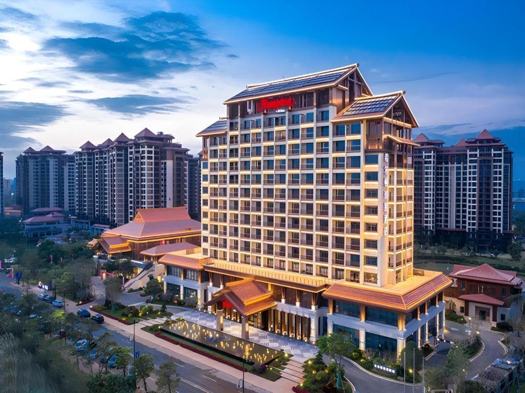 海口市にあるHampton by Hilton Nanhai Haikouの都内大型建築物