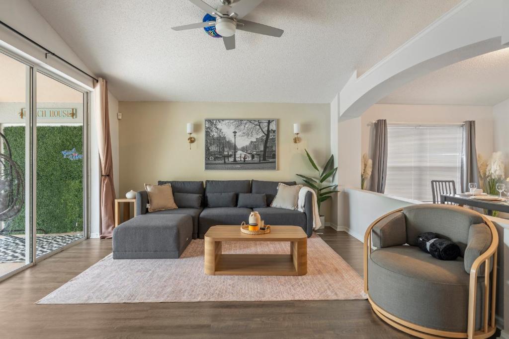a living room with a couch and a table at Chic & Cozy Hideaway in Davenport