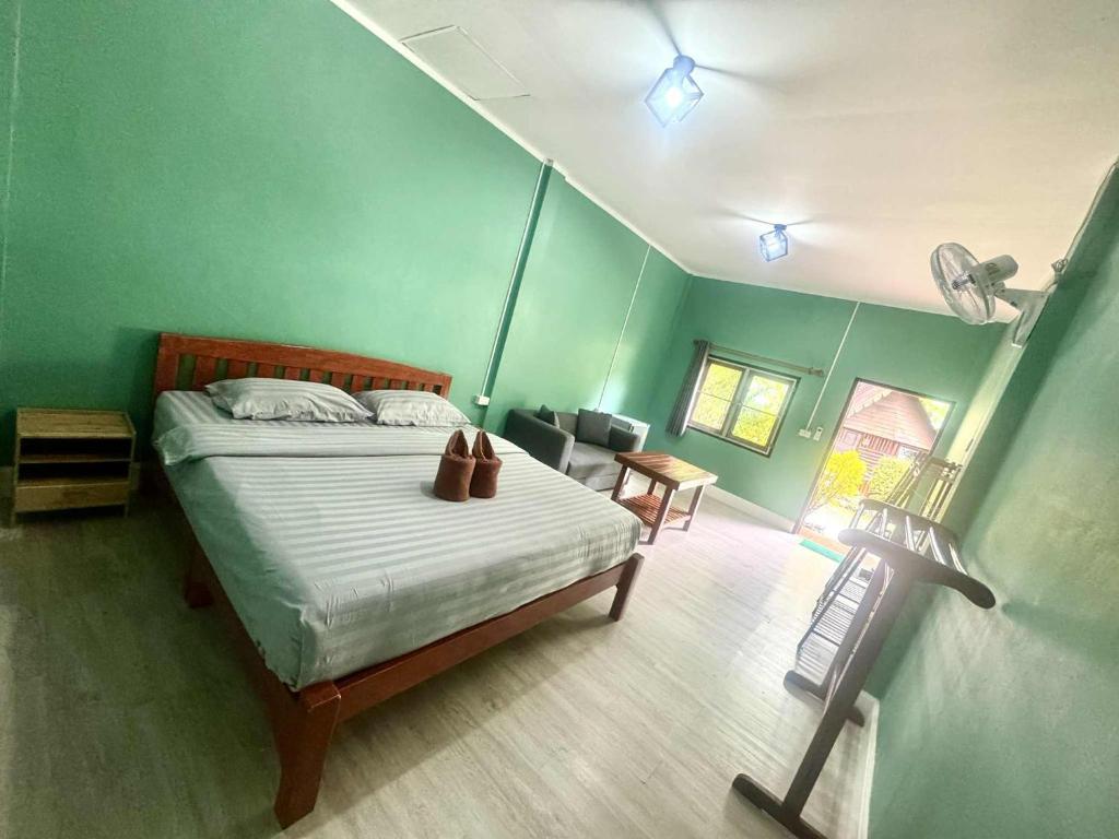 Butterfly Resort Hostel, Pai - 4