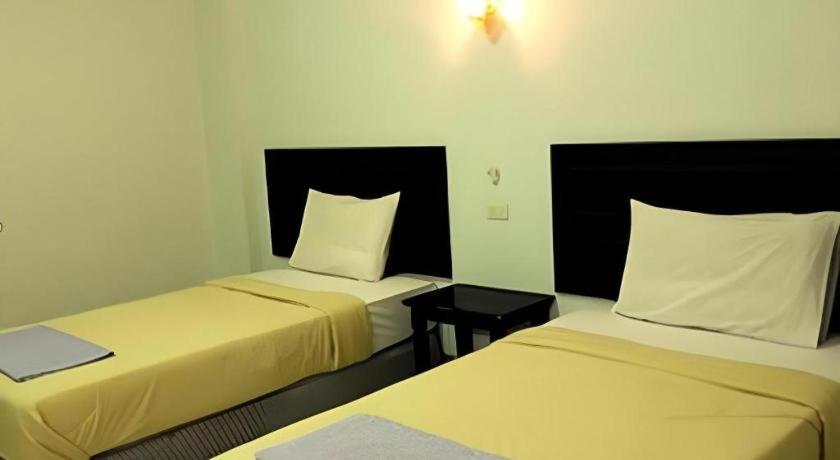 Postel nebo postele na pokoji v ubytování Amarin Grand Hotel