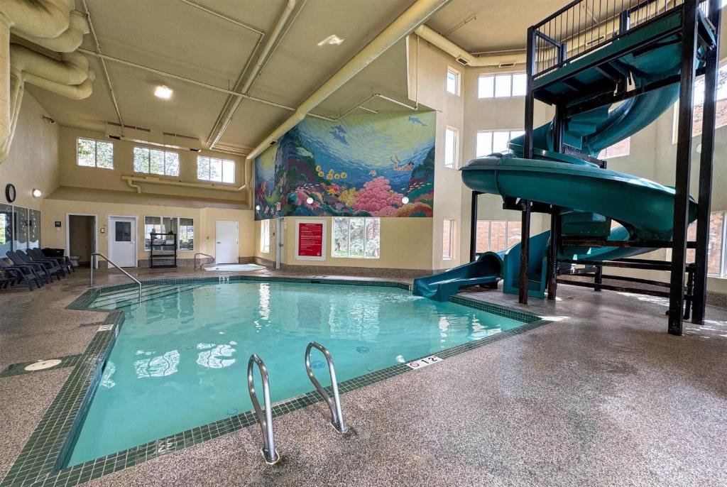 Super 8 by Wyndham Edmonton South - Resim 6