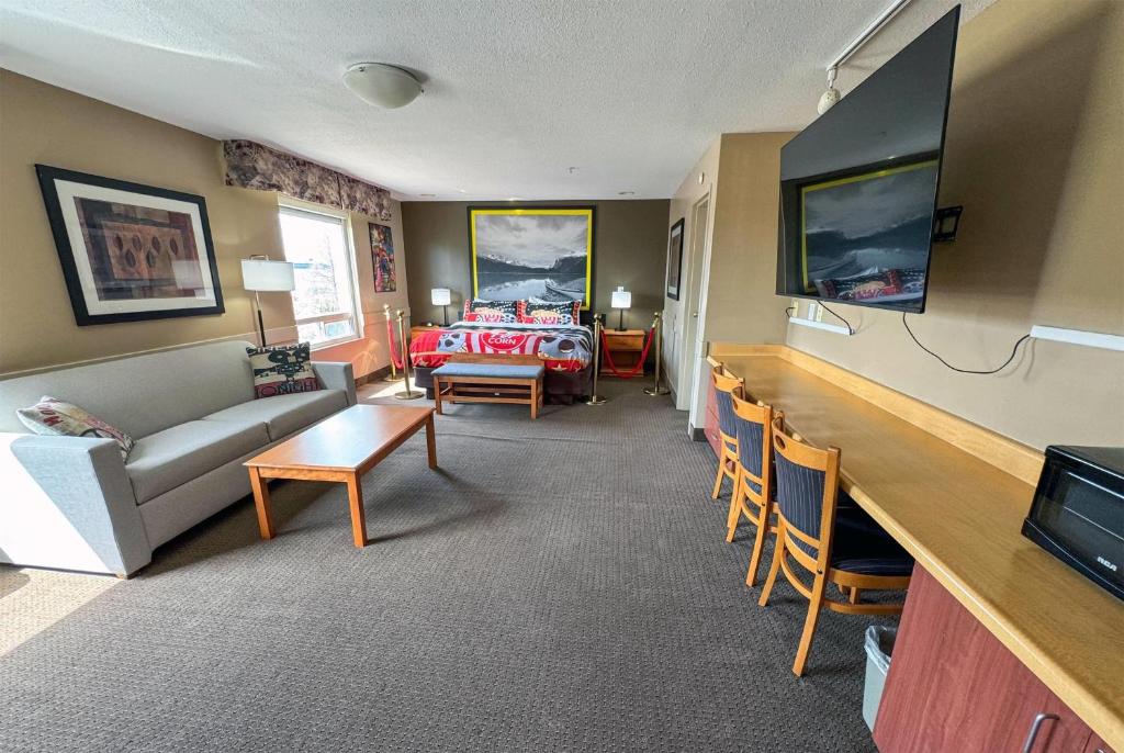 Super 8 by Wyndham Edmonton South - Resim 25