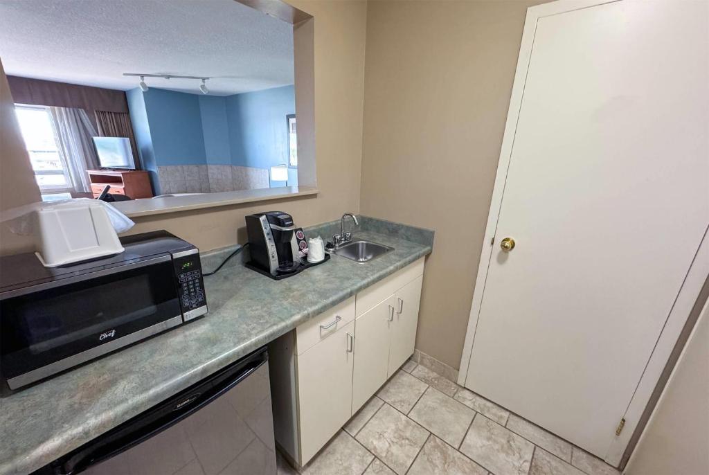 Super 8 by Wyndham Edmonton South - Resim 30