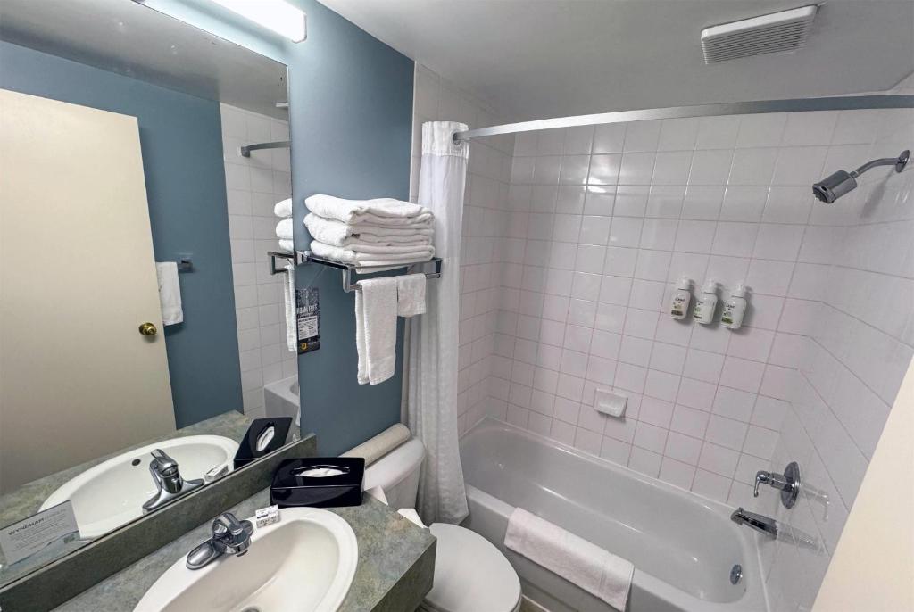 Super 8 by Wyndham Edmonton South - Resim 45