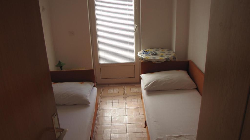 Postel nebo postele na pokoji v ubytování Apartments Primorac Podaca