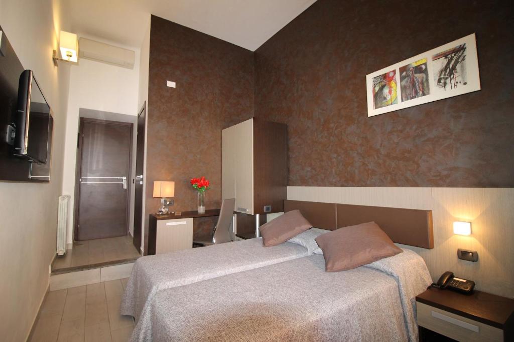Postel nebo postele na pokoji v ubytování Hotel Charter