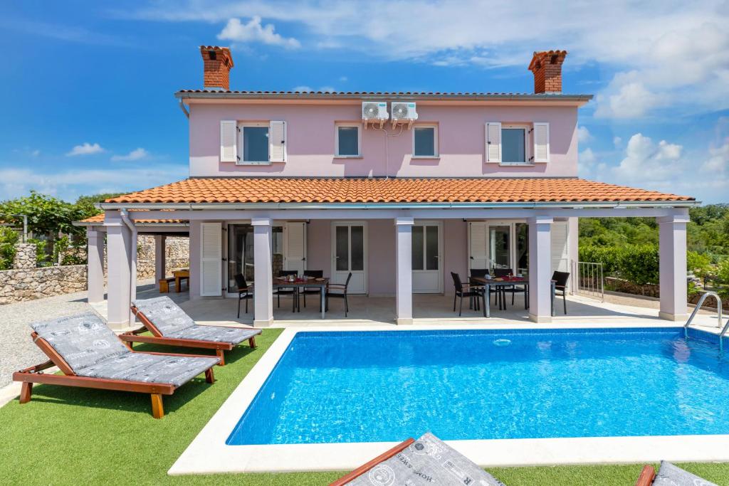 La alberca dentro o cerca de Villa Stjepan Zep