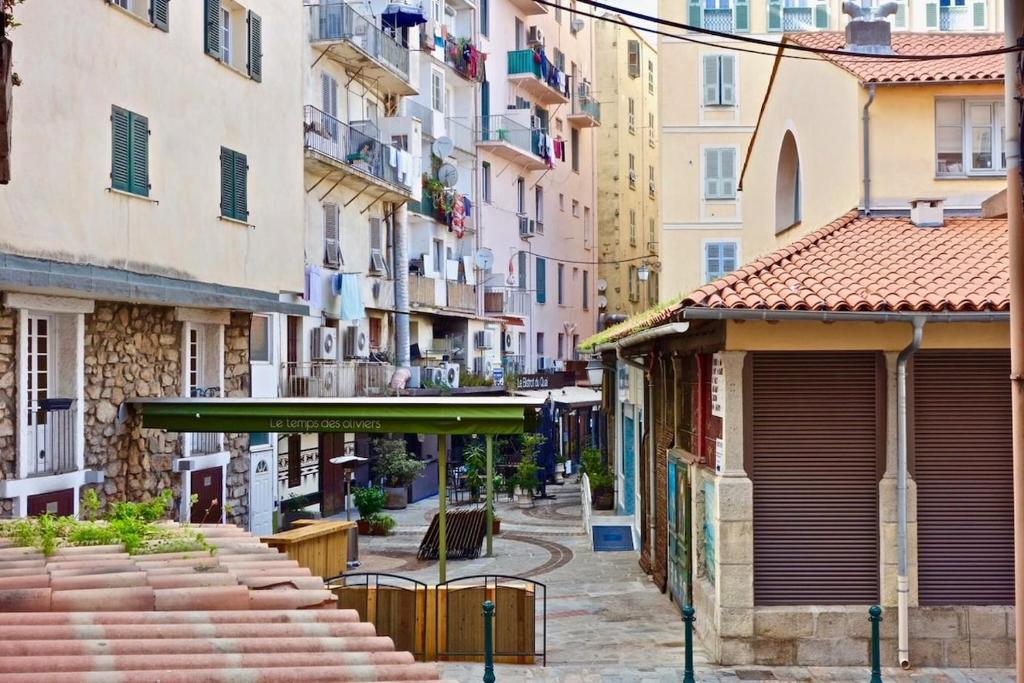 Budova, v ktorej sa apartmán nachádza