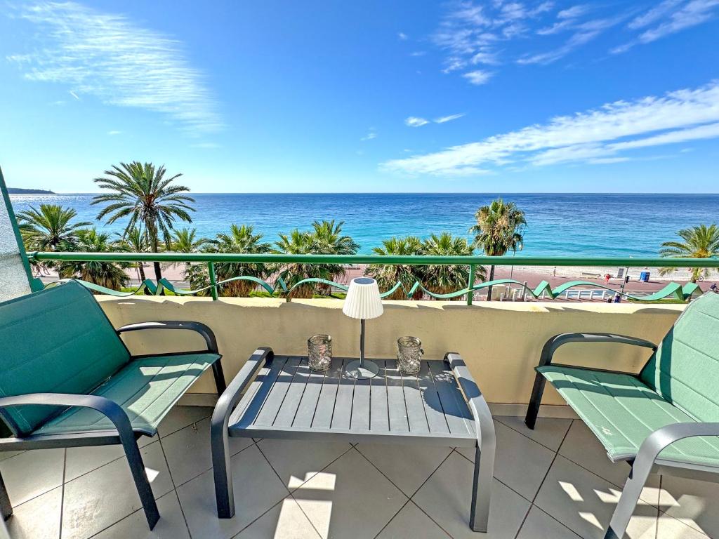 Photo de la galerie de l'établissement Dernière étage sur la Promenade!, à Nice