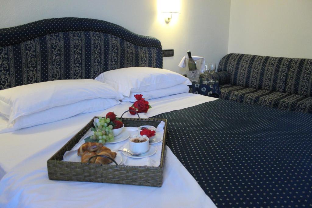 Postel nebo postele na pokoji v ubytování Yachting Hotel Mistral