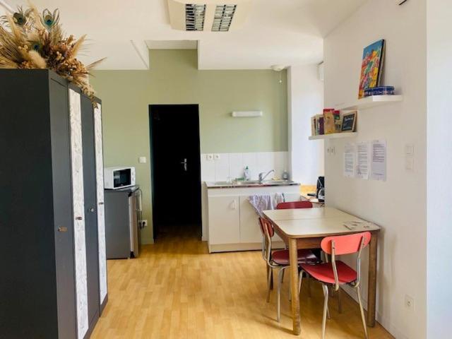 Kuchyň nebo kuchyňský kout v ubytování Popote et Papote-L'escale Pro