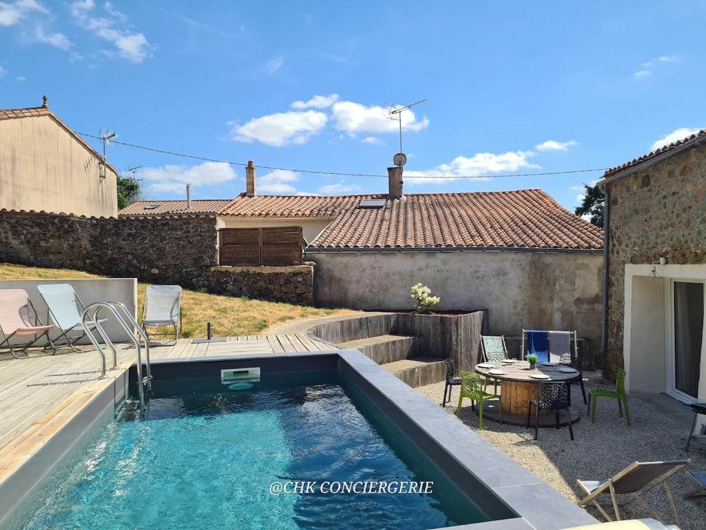 Πισίνα στο ή κοντά στο La Grange Gîte avec piscine proche Puy duFou