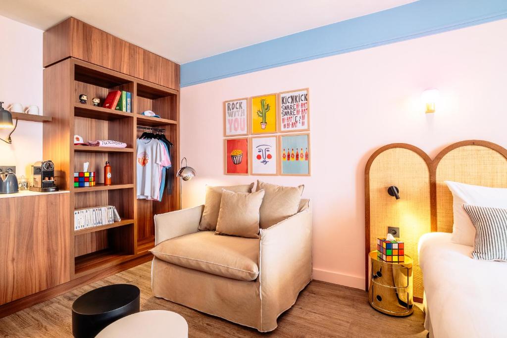 RockyPop Marseille Hôtel - Habitación Triple Superior (2 Adultos + 1 Niño)