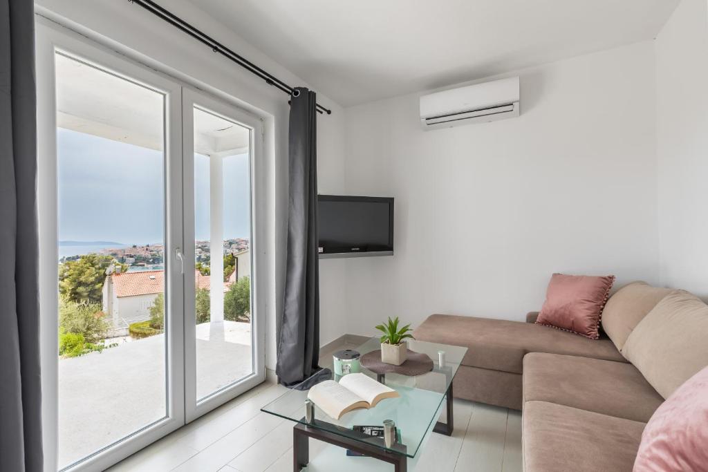 Ciovo sunny apartment