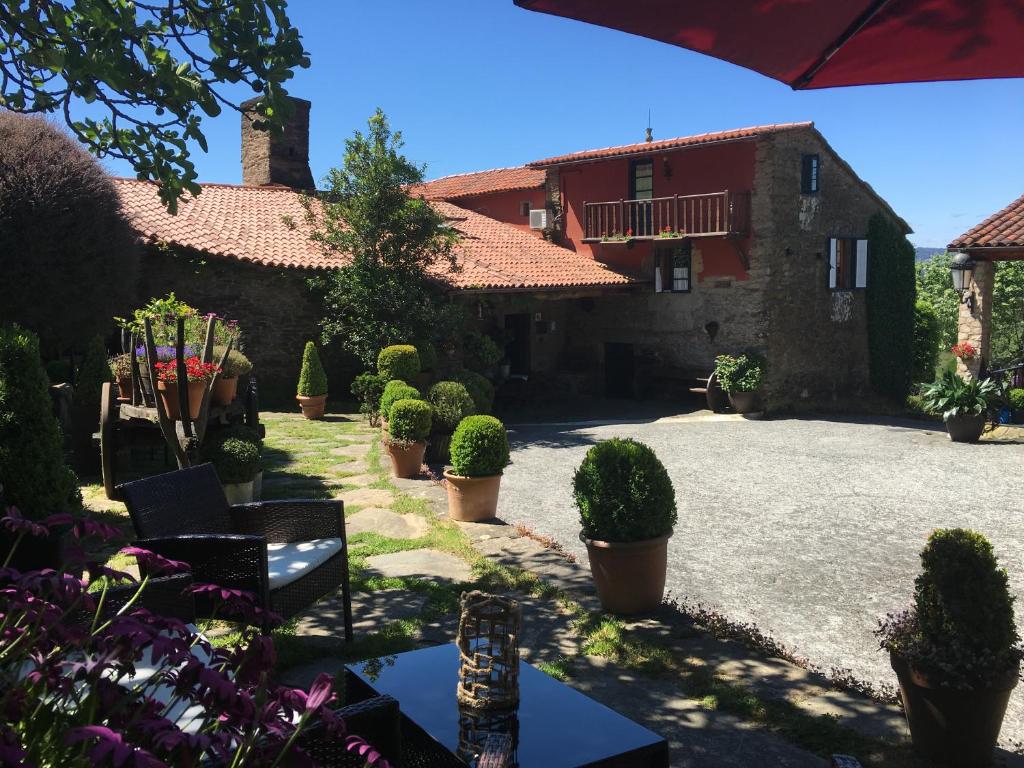 A garden outside Casa Brandariz