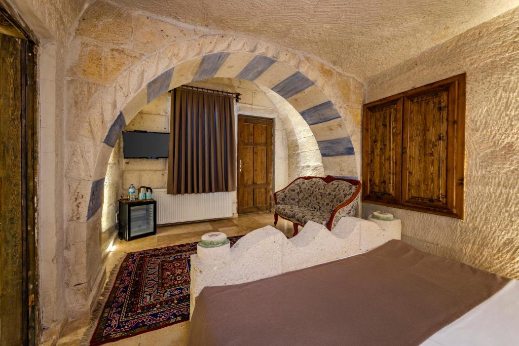 Kayatas Cave Suites - 3