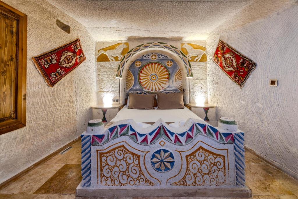 Kayatas Cave Suites - 1