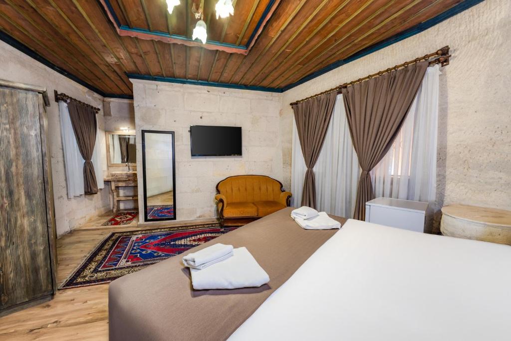 Kayatas Cave Suites - 8