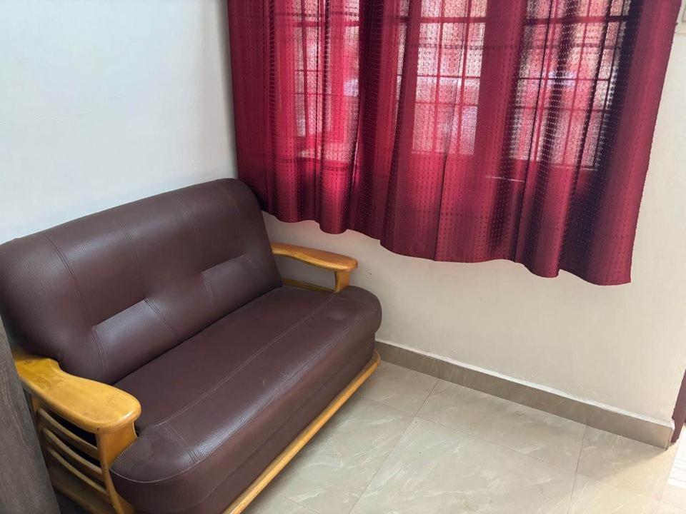 Posezení v ubytování US Visa MGM APOLLO SINGLE BHK HOME STAY